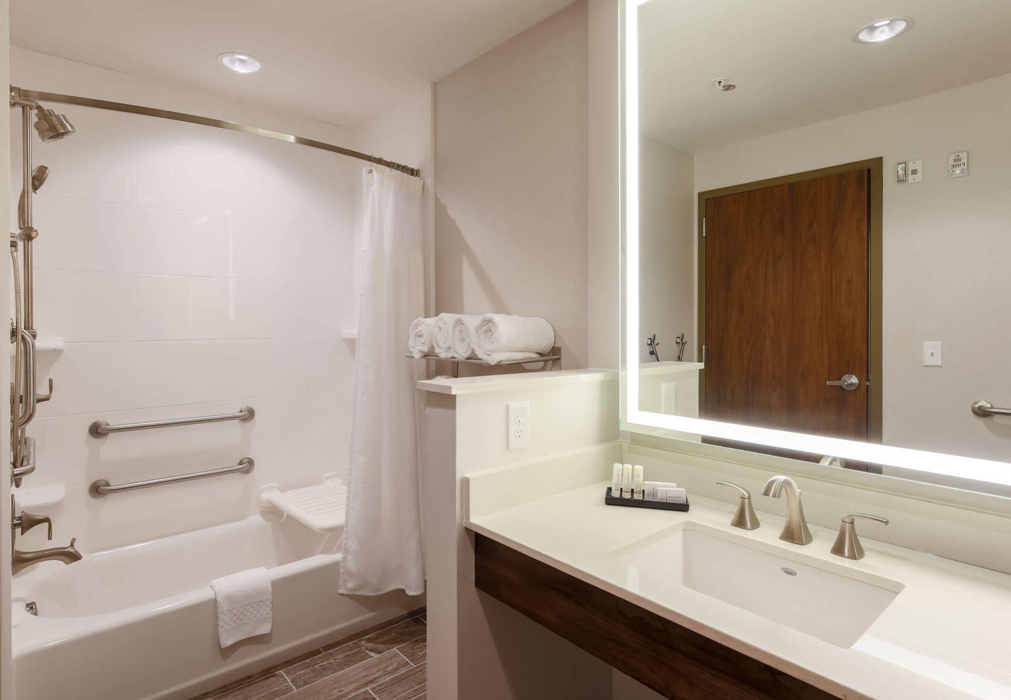 Fairfield & By Marriott Southwest/downtown Area 3*